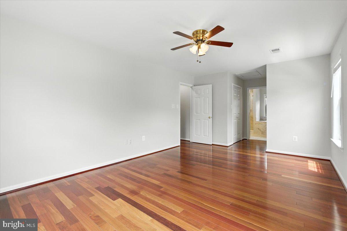 1562 KINGSTREAM CIR