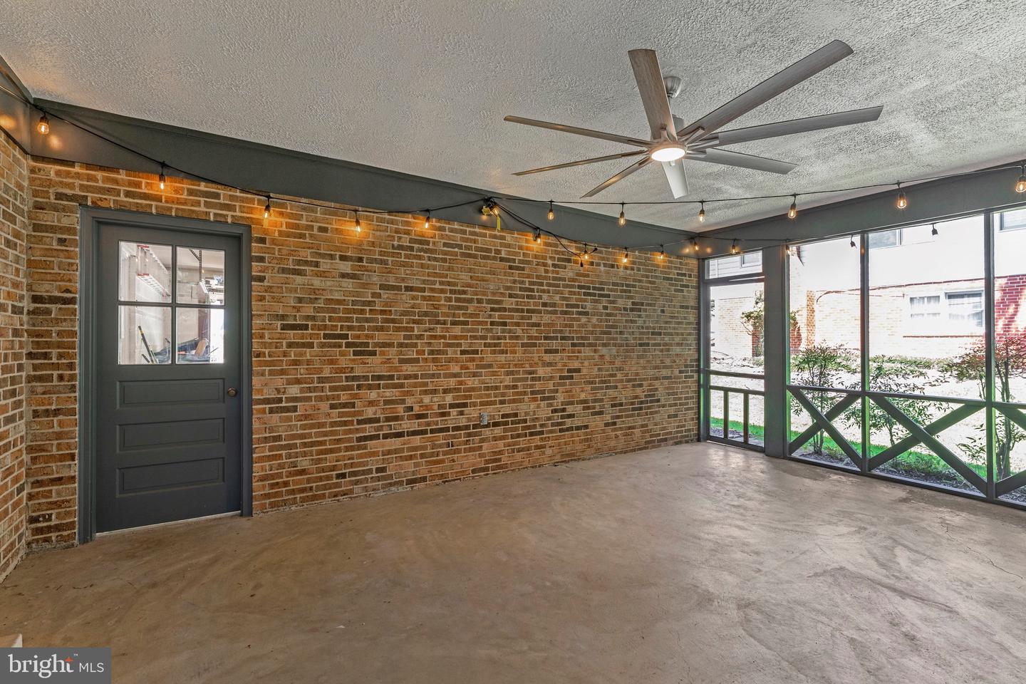 2613 East Meredith Dr