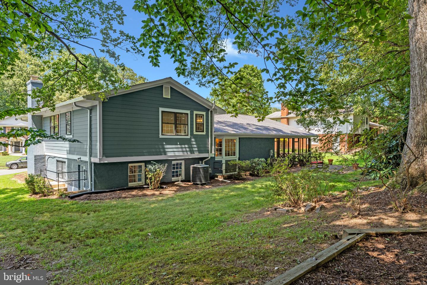 2613 East Meredith Dr