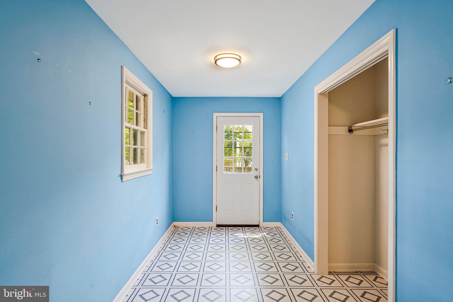 2613 East Meredith Dr