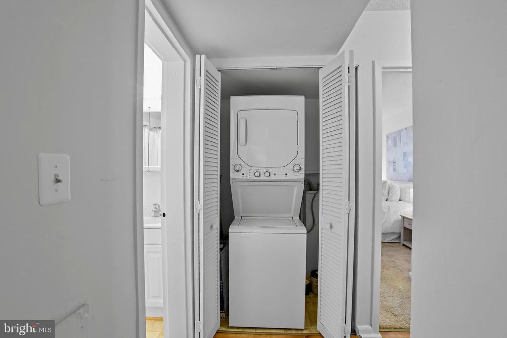 2216 Castle Rock Sq #2b