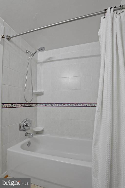 2216 Castle Rock Sq #2b