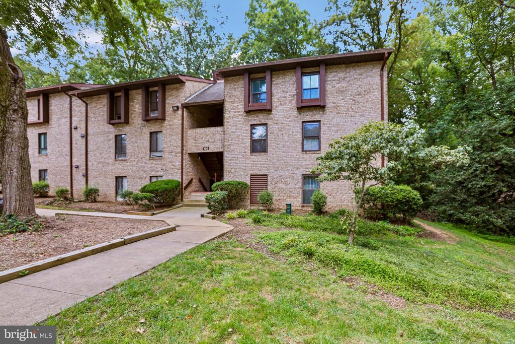2216 Castle Rock Sq #2b