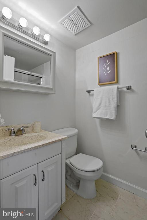 2216 Castle Rock Sq #2b