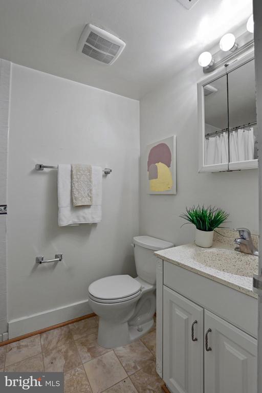 2216 Castle Rock Sq #2b