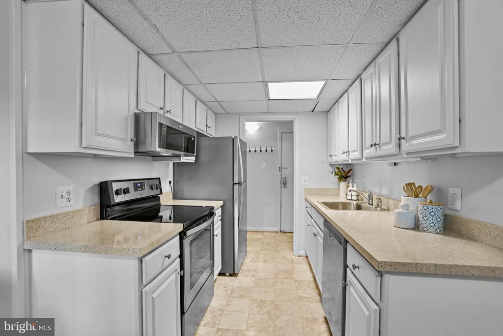2216 Castle Rock Sq #2b