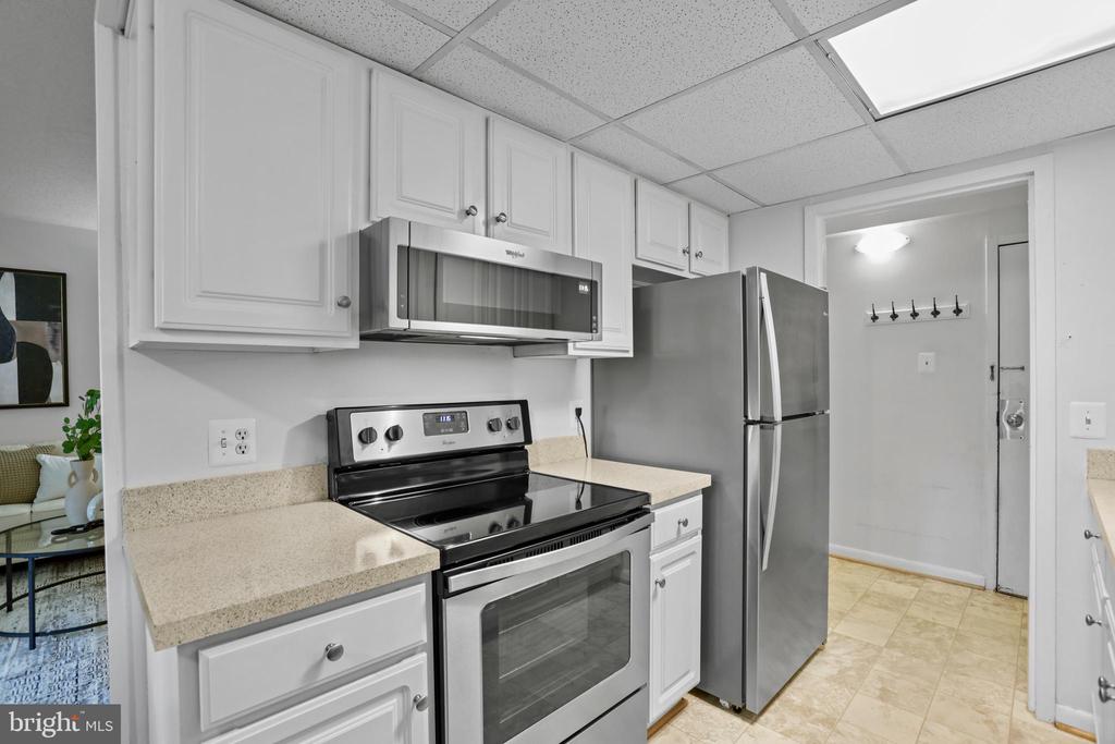 2216 Castle Rock Sq #2b