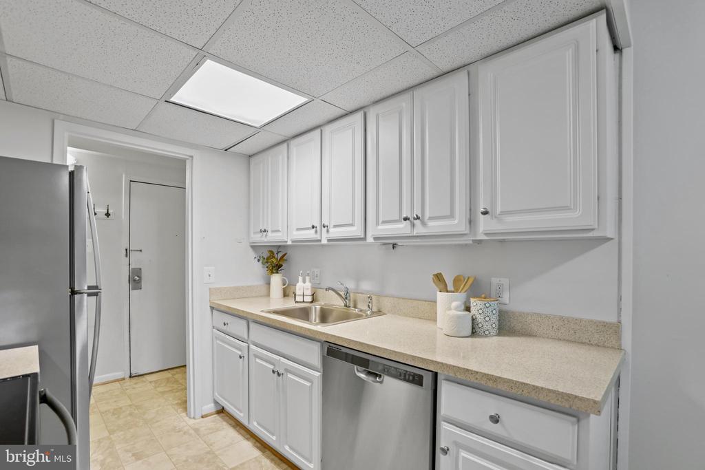 2216 Castle Rock Sq #2b