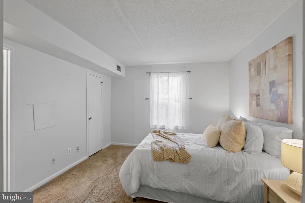 2216 Castle Rock Sq #2b