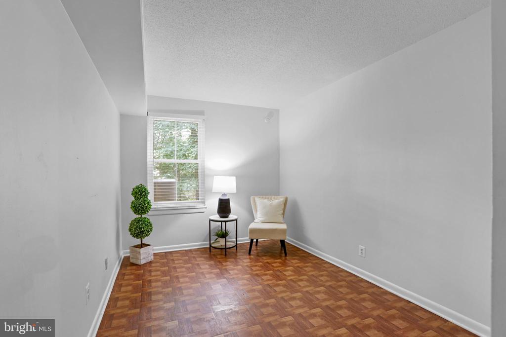 2216 Castle Rock Sq #2b