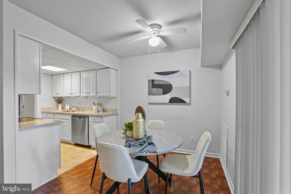 2216 Castle Rock Sq #2b