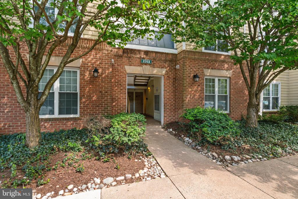 2201 Westcourt Ln #302