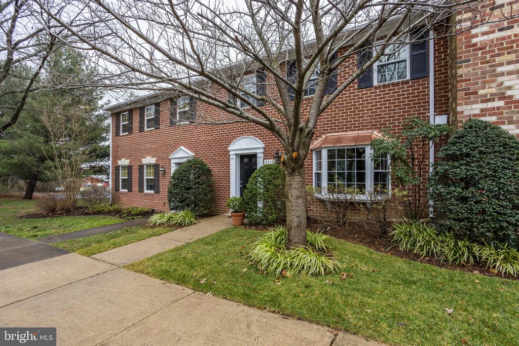 2313 MCGREGOR CT
