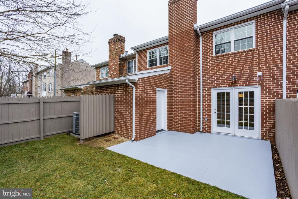 2313 MCGREGOR CT