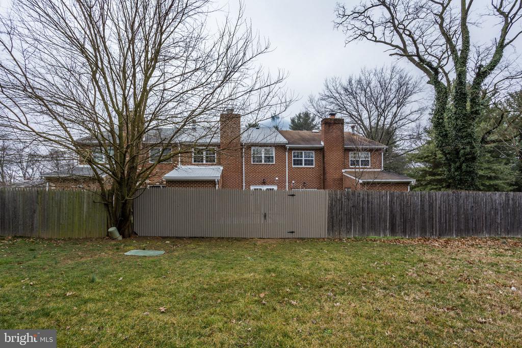 2313 MCGREGOR CT