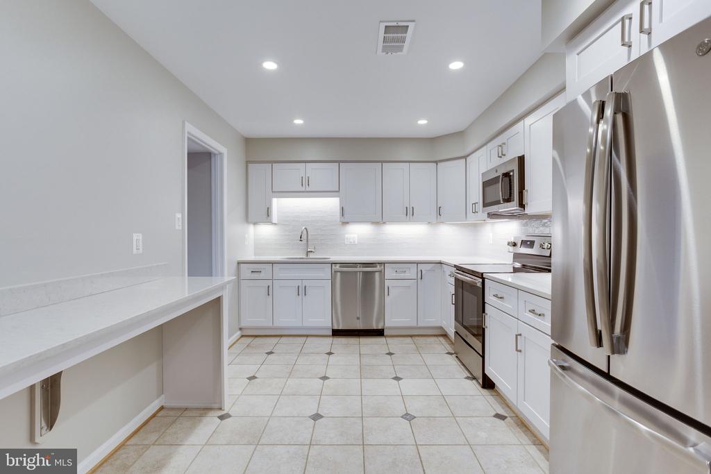 2313 MCGREGOR CT
