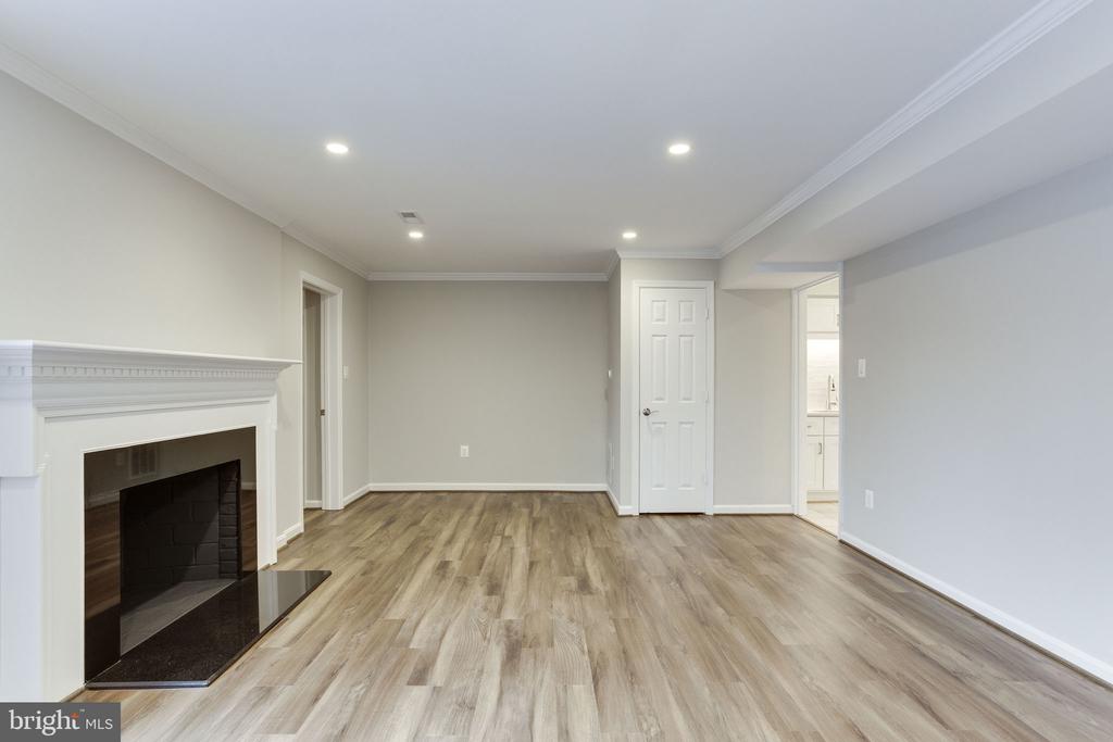 2313 MCGREGOR CT