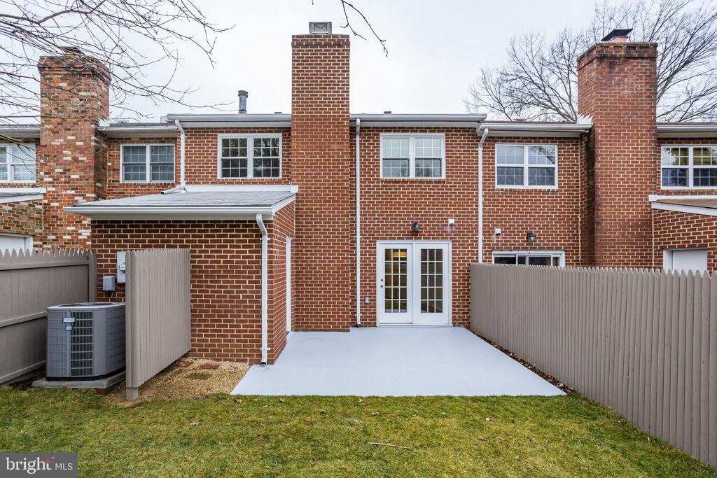 2313 MCGREGOR CT