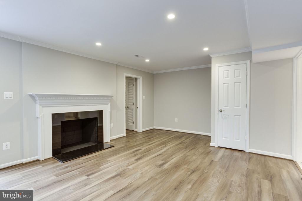 2313 MCGREGOR CT