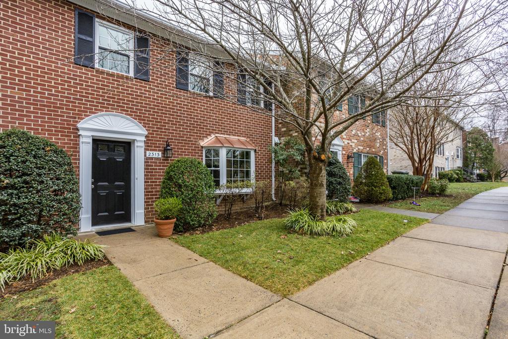 2313 MCGREGOR CT