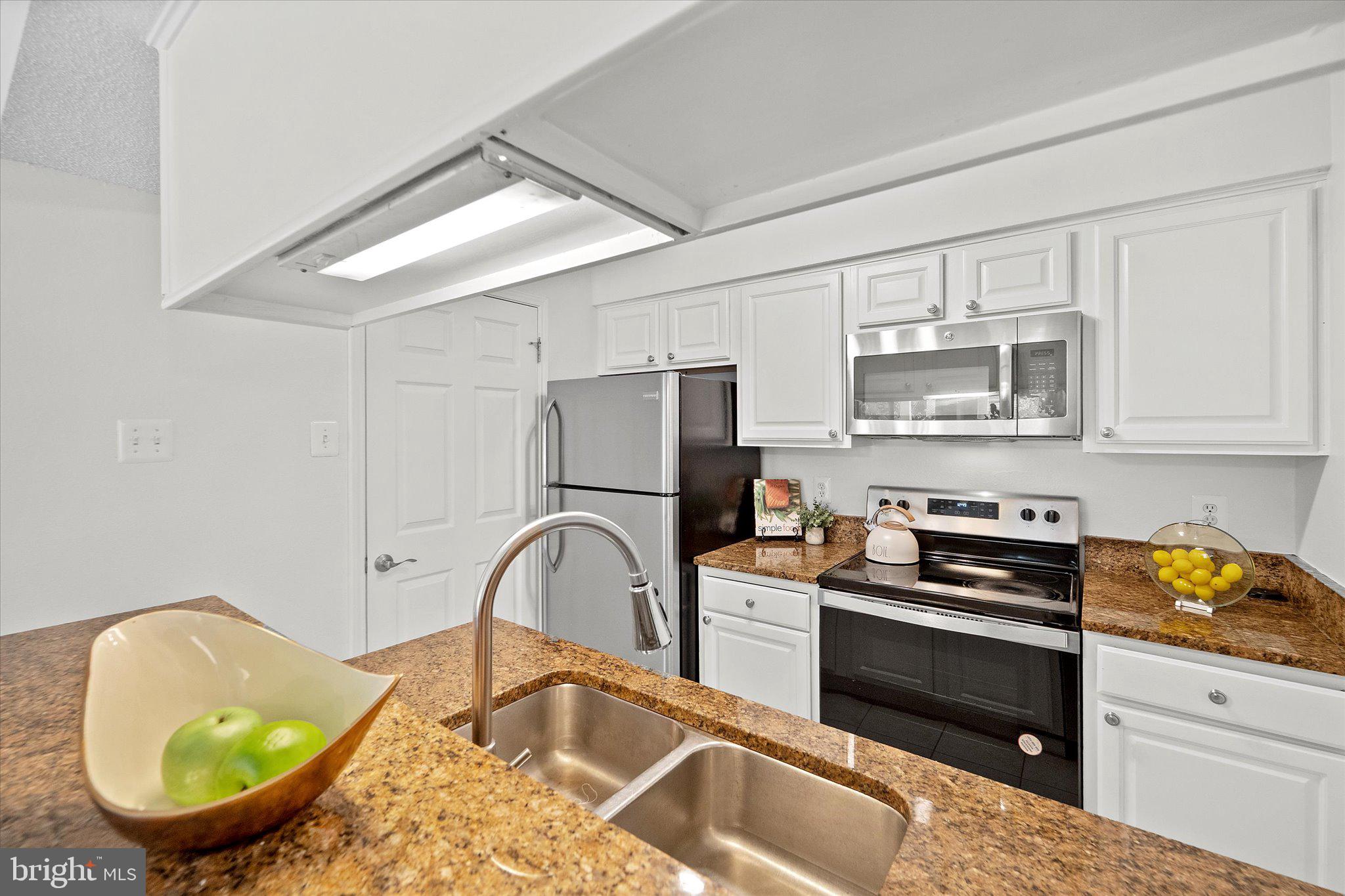 1524 LINCOLN WAY #111