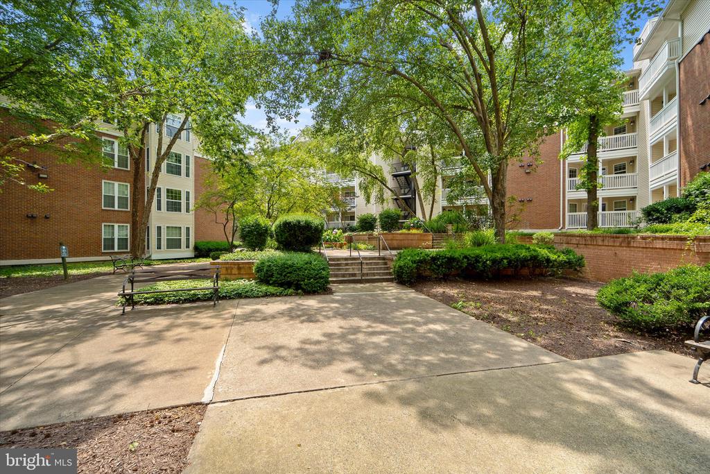 1524 LINCOLN WAY #111