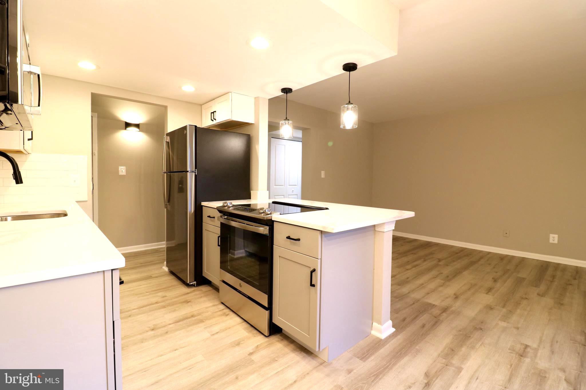 2249 CASTLE ROCK SQ #11C