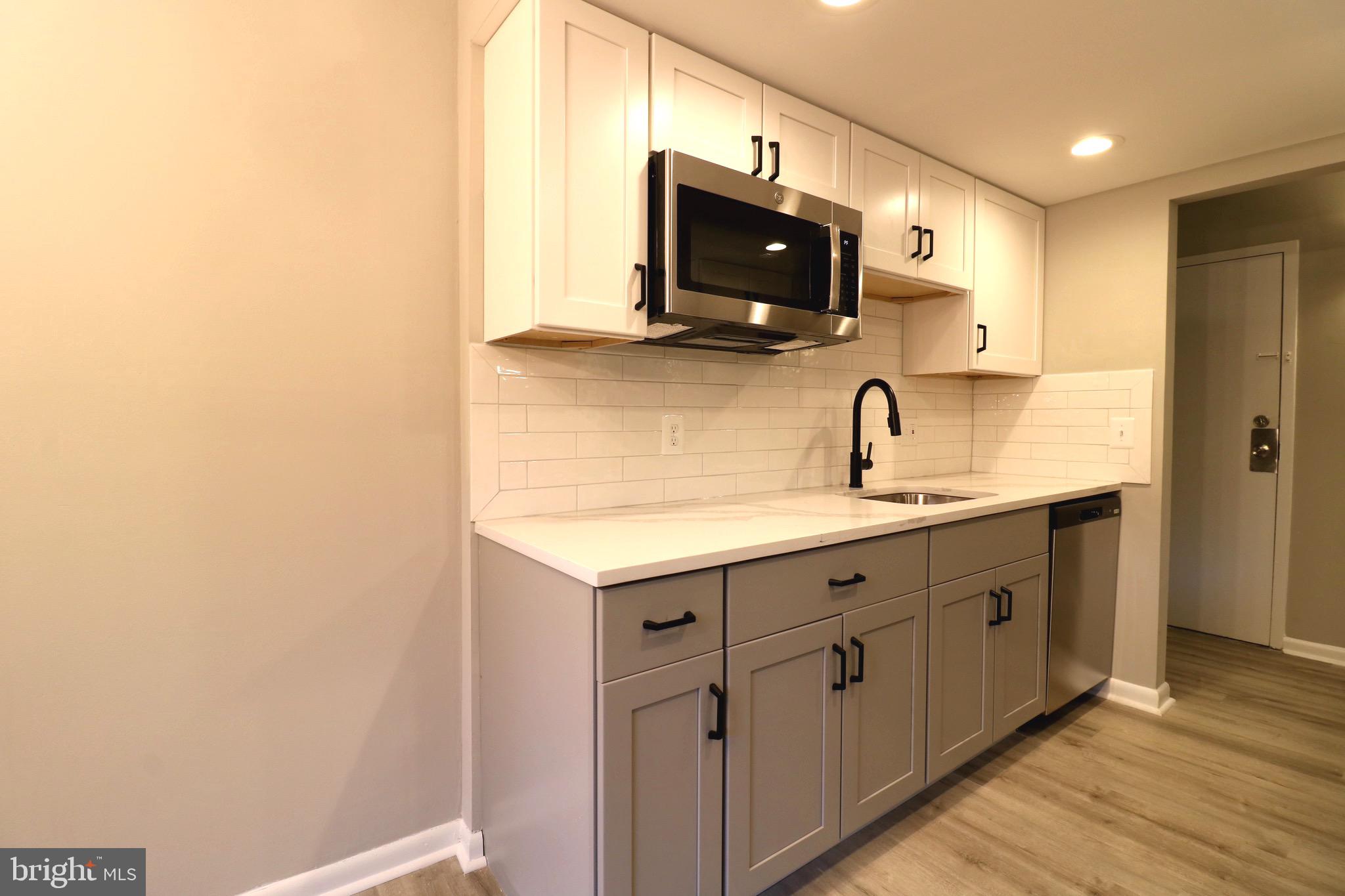 2249 CASTLE ROCK SQ #11C