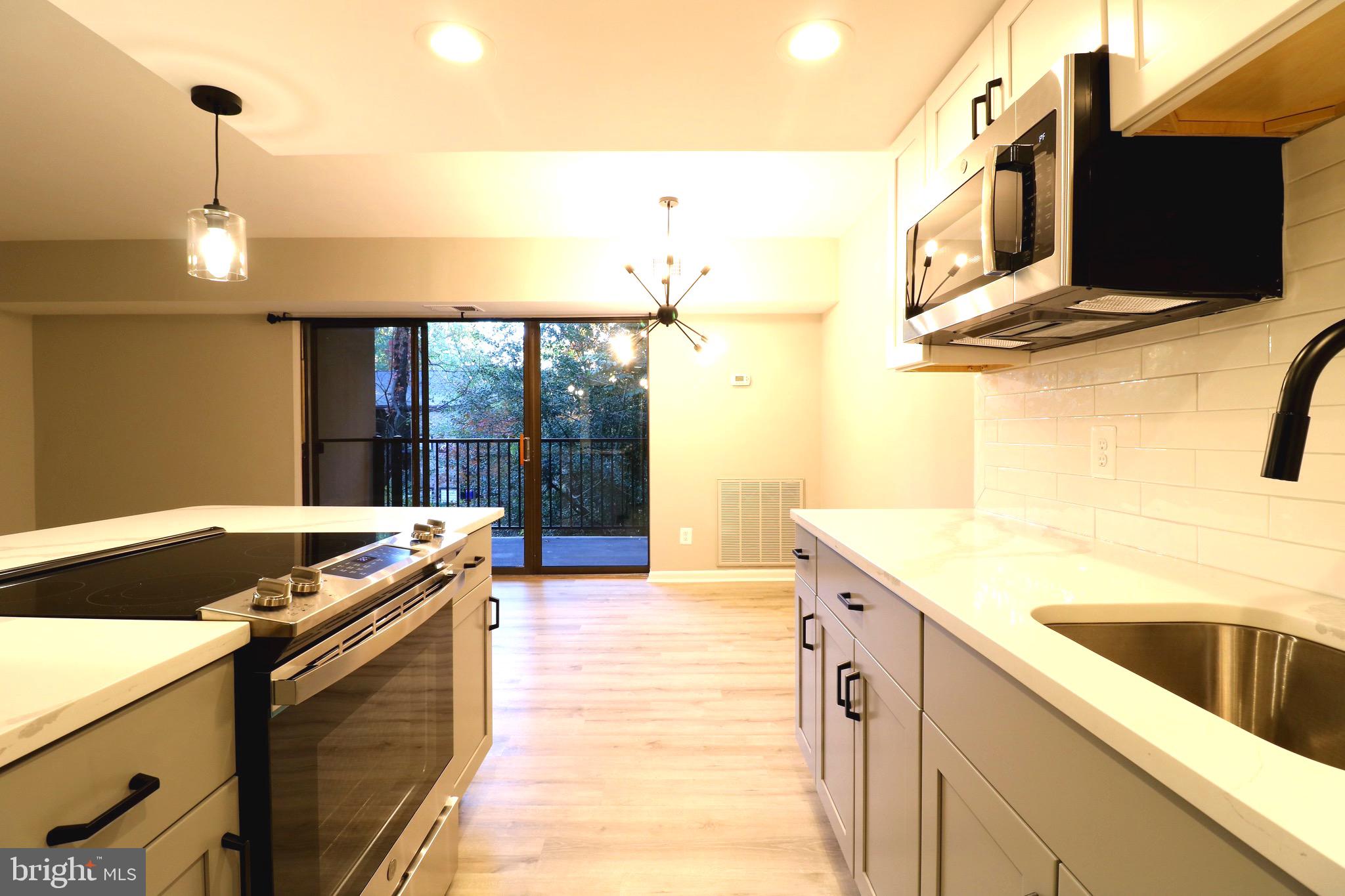 2249 CASTLE ROCK SQ #11C