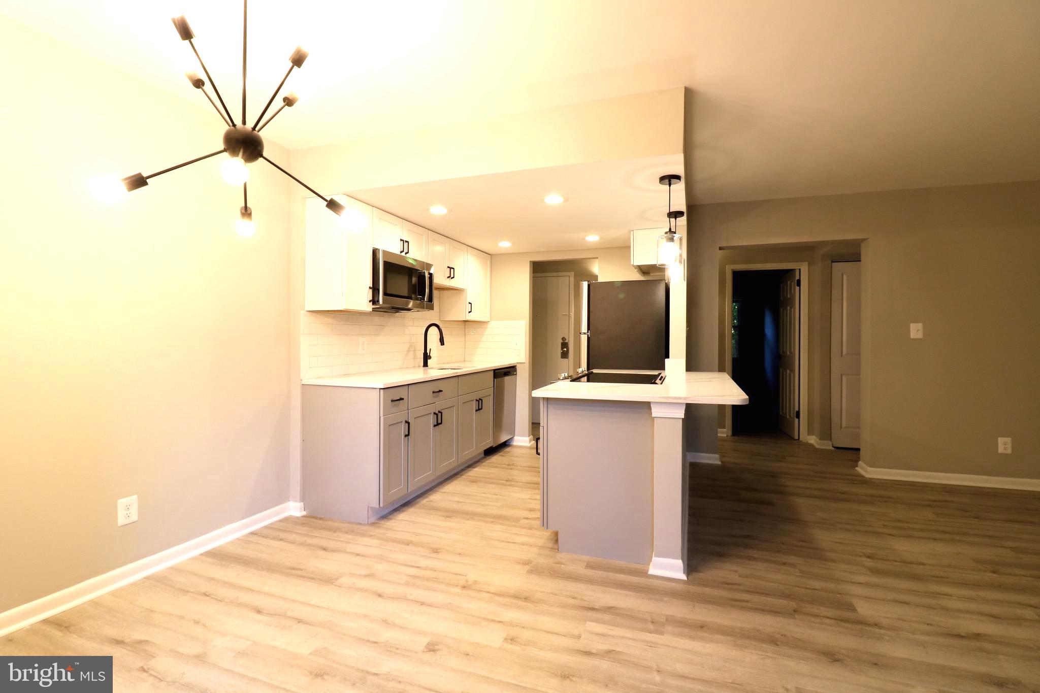 2249 CASTLE ROCK SQ #11C