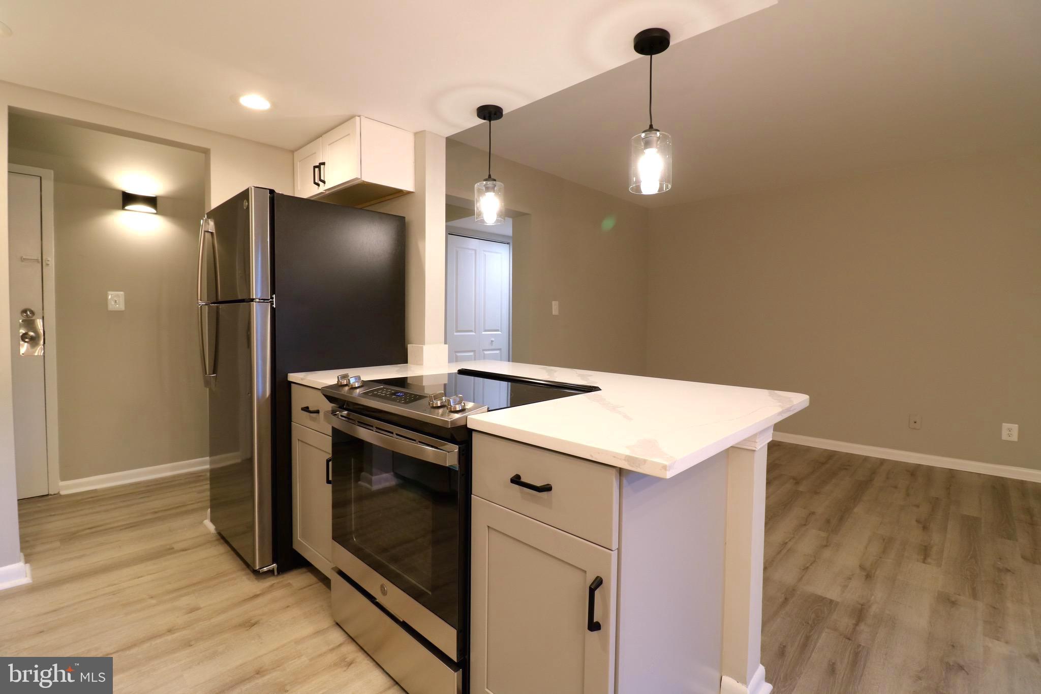 2249 CASTLE ROCK SQ #11C