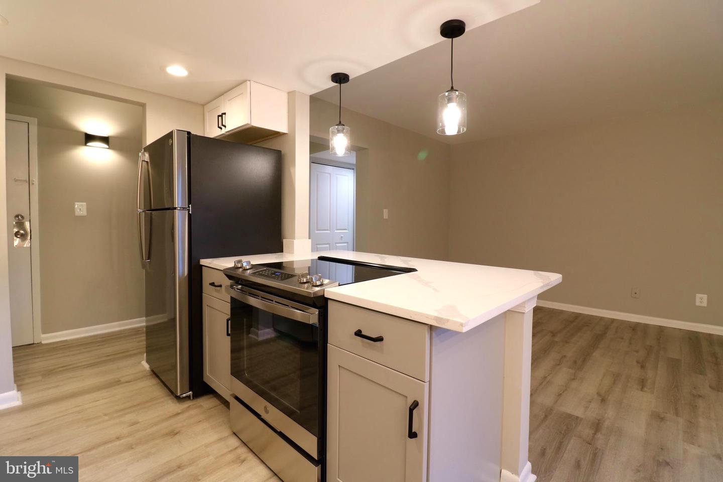 2249 CASTLE ROCK SQ #11C