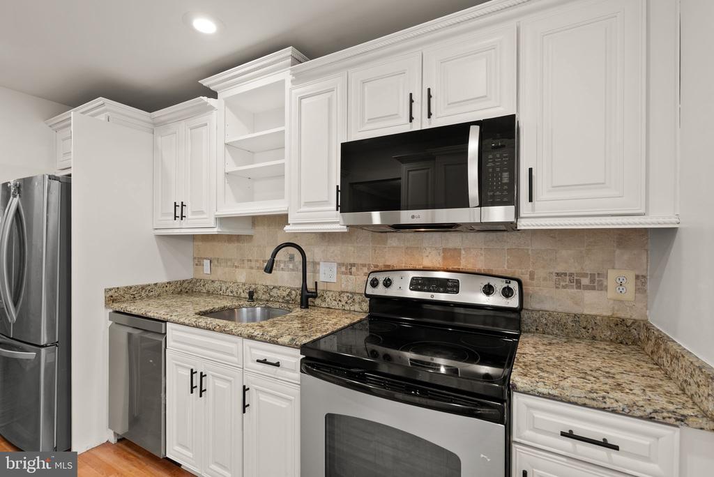 6024 Crown Royal Cir