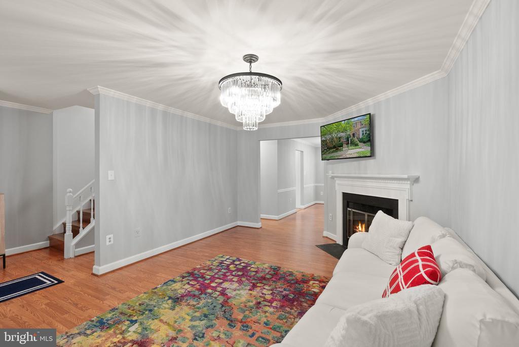 6024 Crown Royal Cir