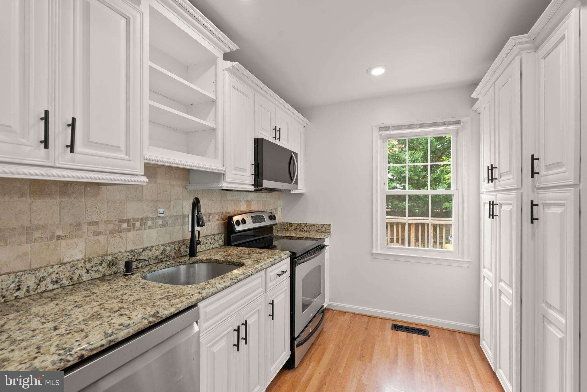 6024 Crown Royal Cir