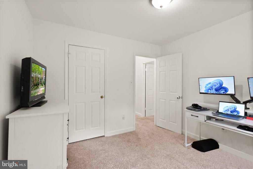 6024 Crown Royal Cir