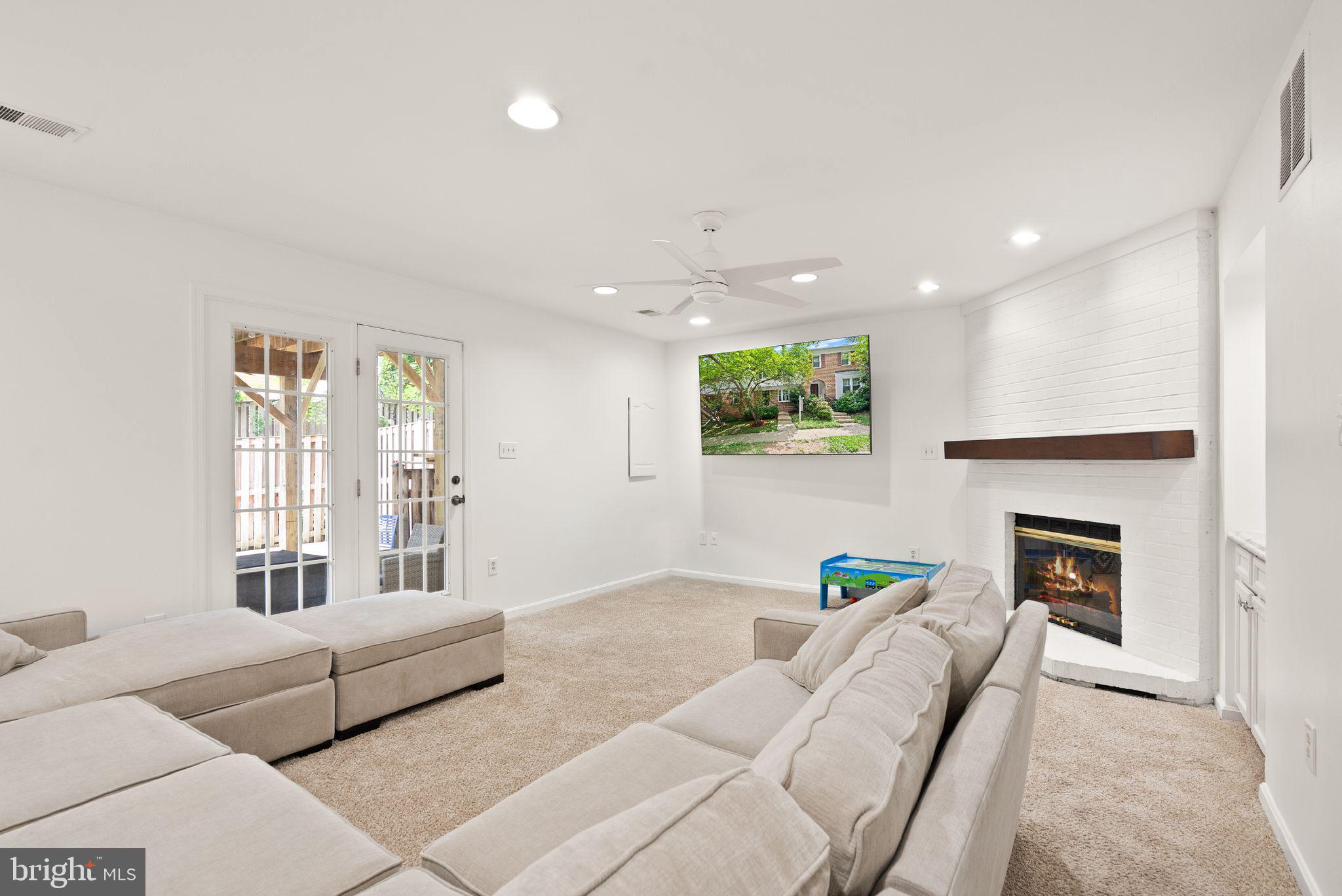 6024 Crown Royal Cir