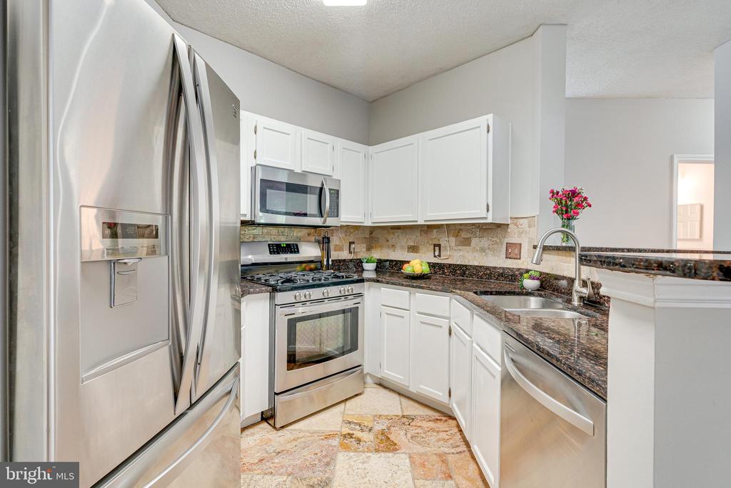 4405 Fair Stone Dr #201