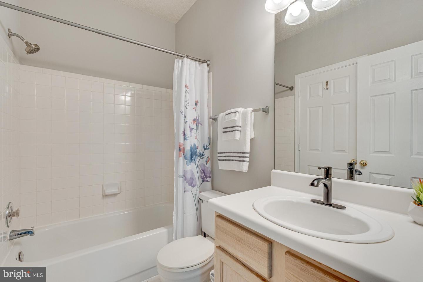 4405 Fair Stone Dr #201