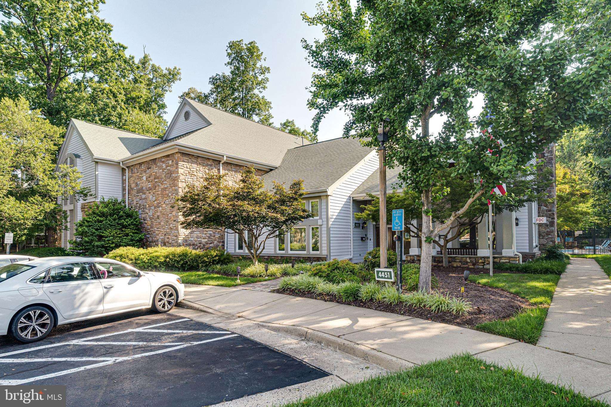 4405 Fair Stone Dr #201