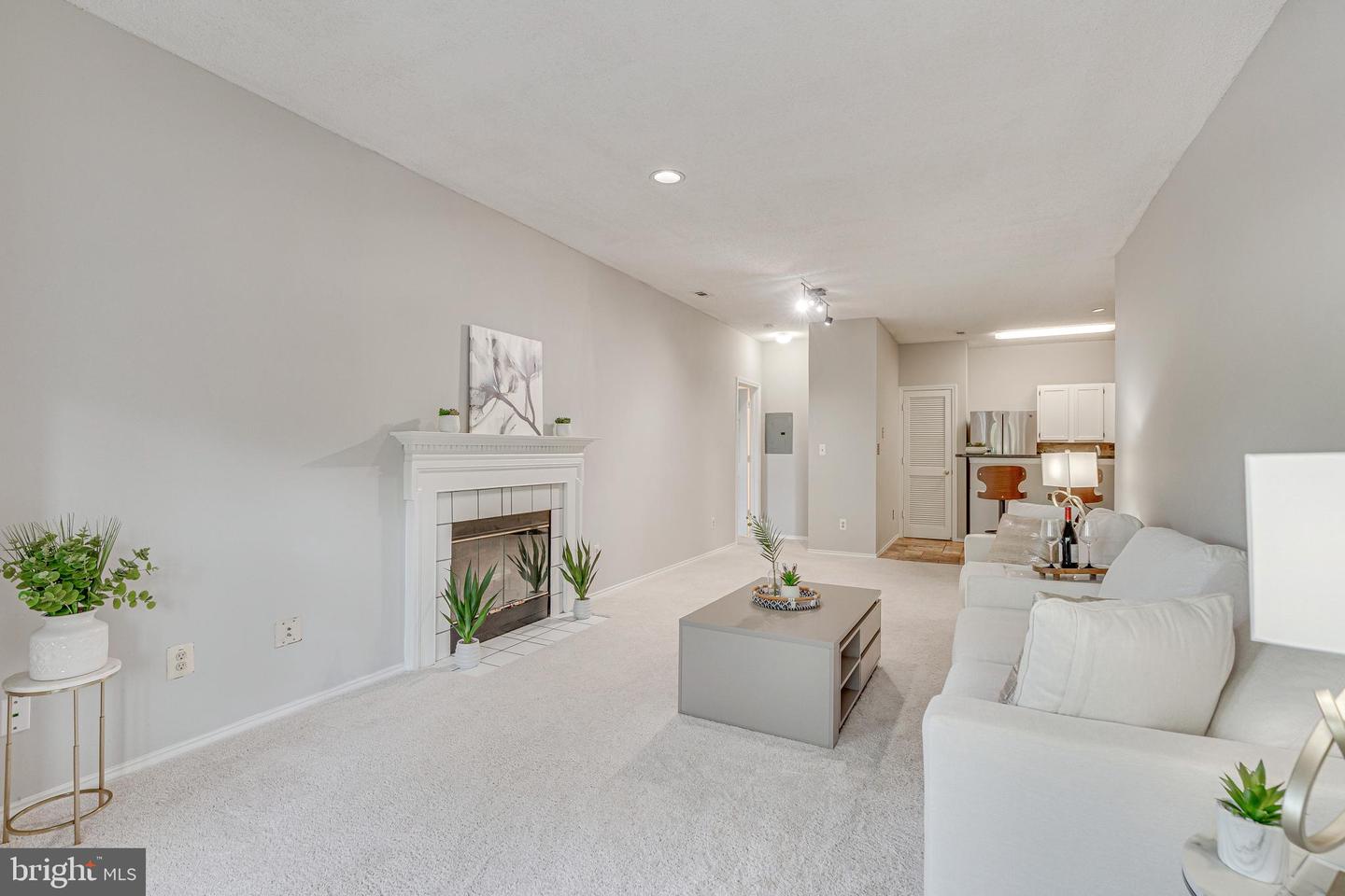 4405 Fair Stone Dr #201