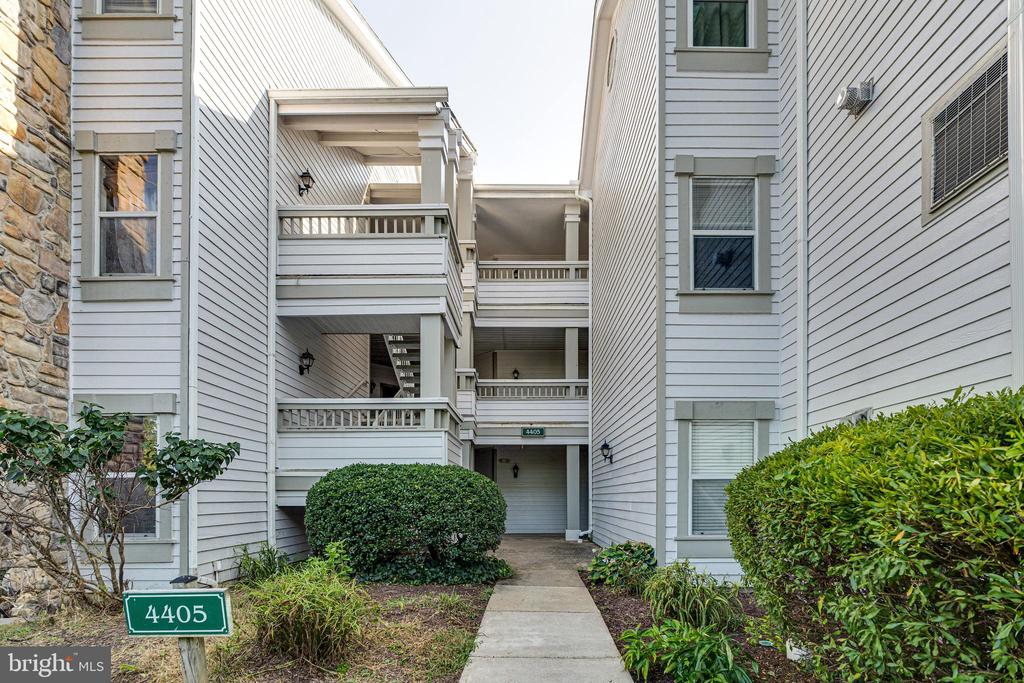 4405 Fair Stone Dr #201