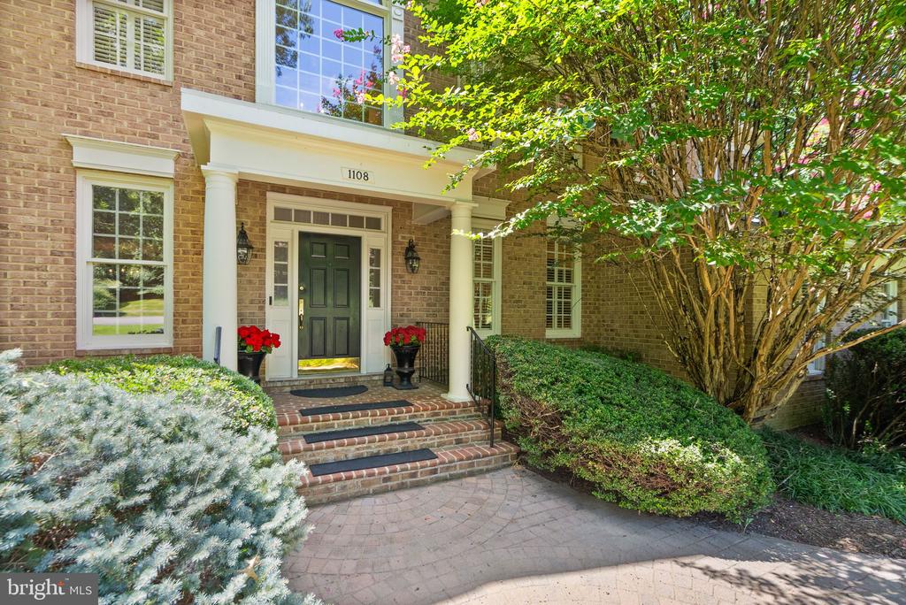 1108 Arboroak Pl