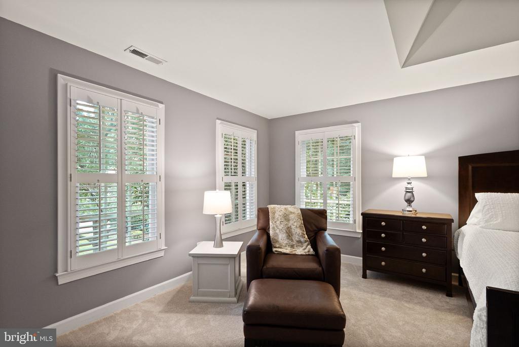 1108 Arboroak Pl