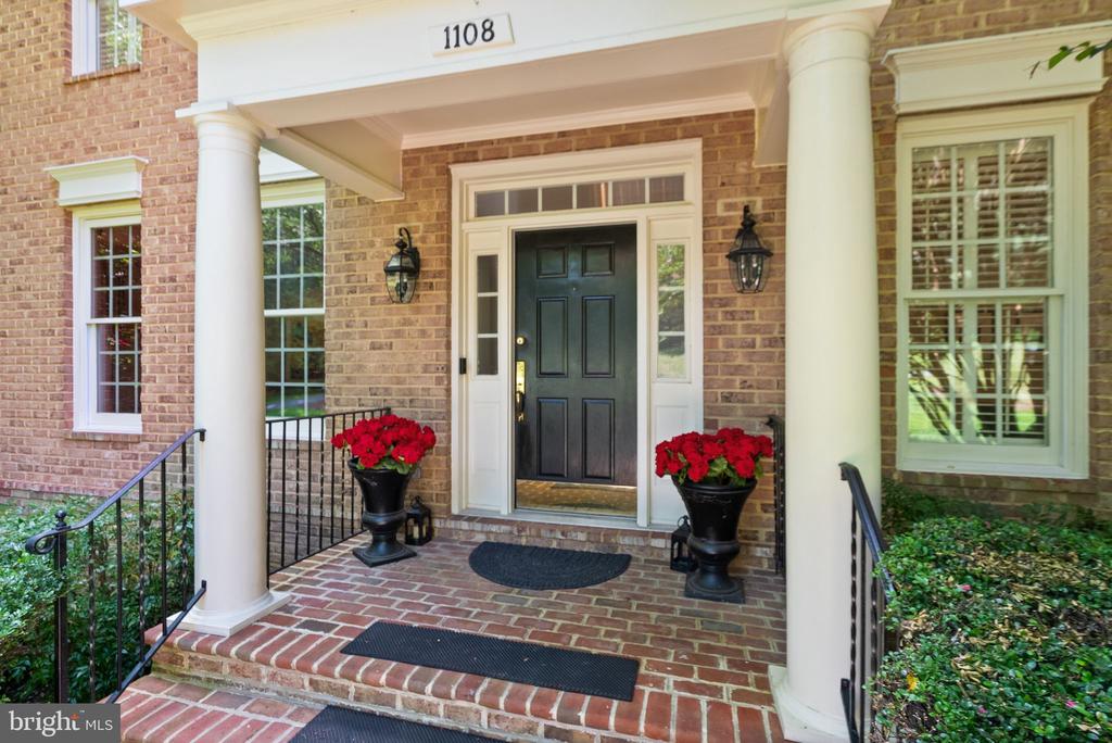 1108 Arboroak Pl