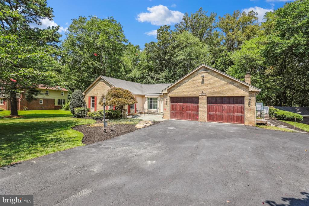 12334 Folkstone Dr