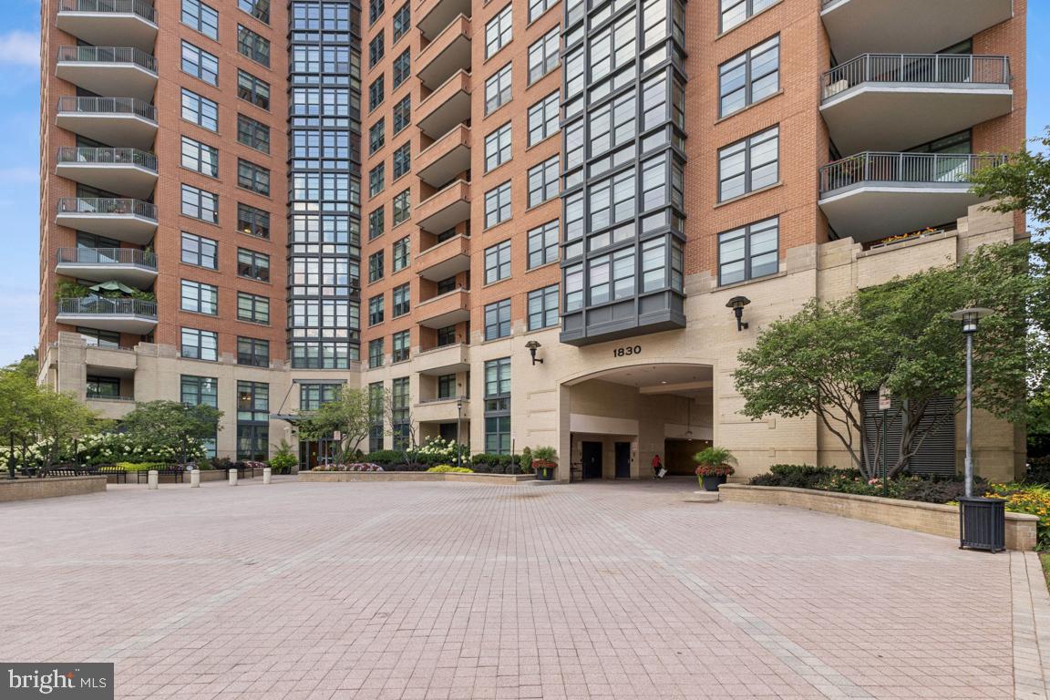 1830 FOUNTAIN DR #606