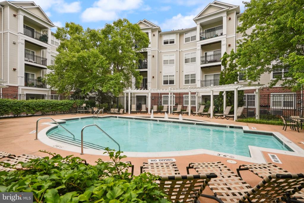 12905 Centre Park Cir #412