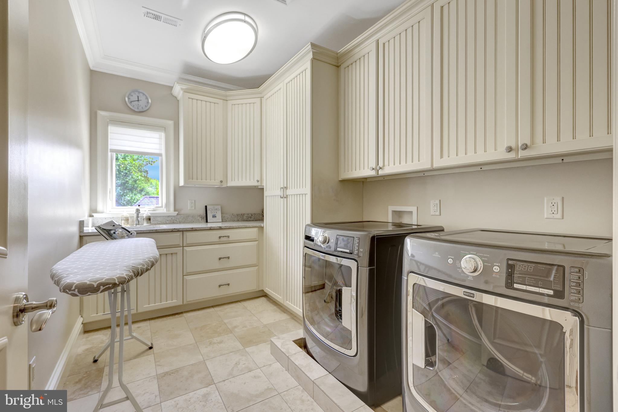 1239 Daleview Dr