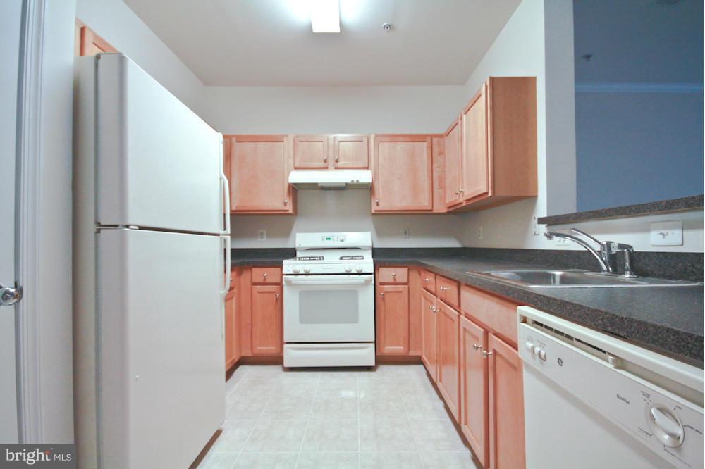 5107 TRAVIS EDWARD WAY #B